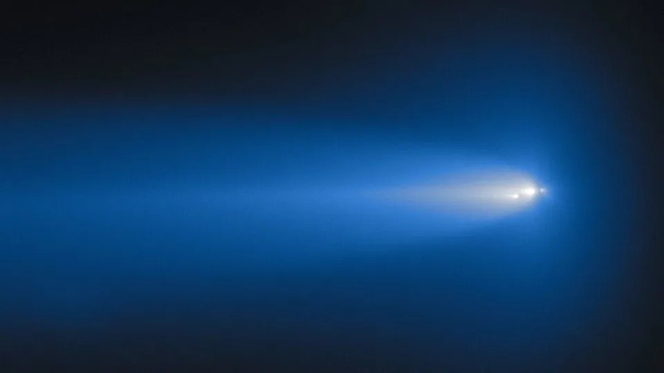  Comet C/2025 K1 (ATLAS) on Nov. 11 and Dec. 6, 2025 as it began to break up, as seen by the Gemini North telescope. 