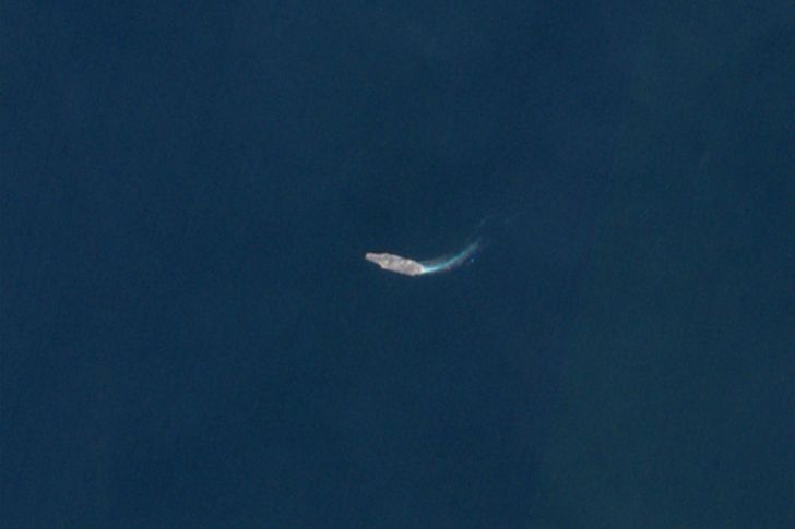 This handout image taken by the European Space Agency (ESA) on Sunday captured by the Copernicus Sentinel-1 satellite shows the US Navy's USS Abraham Lincoln (CVN-72) aircraft carrier cruising in the Arabian Sea about 700 kilometres off the coast of Iran. The USS Abraham Lincoln is one of 12 U.S. ships already in the Middle East. The U.S. president dispatched on Feb. 13 a second aircraft carrier, the USS Gerald R. Ford, to the region to ratchet up military pressure on Iran. AFP PHOTO / ESA-Yonhap