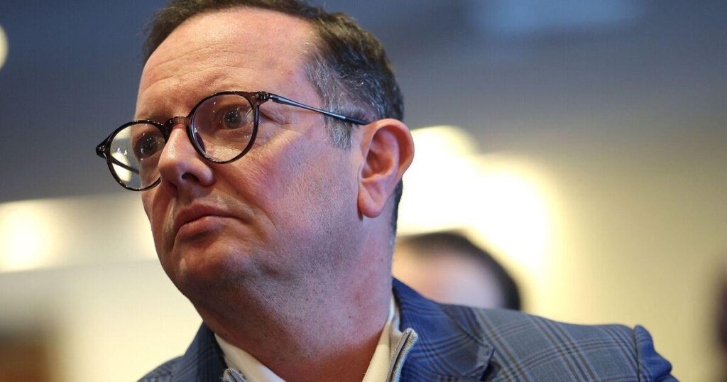 US congressman claims he has knowledge of huge crashed UFO