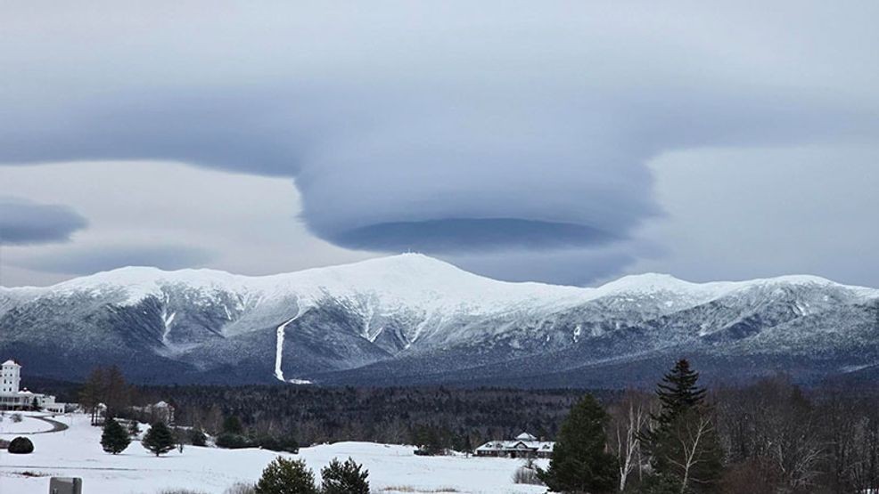 Lenticular cloud over the summit of Mount Washington (Mount Washington Observatory)