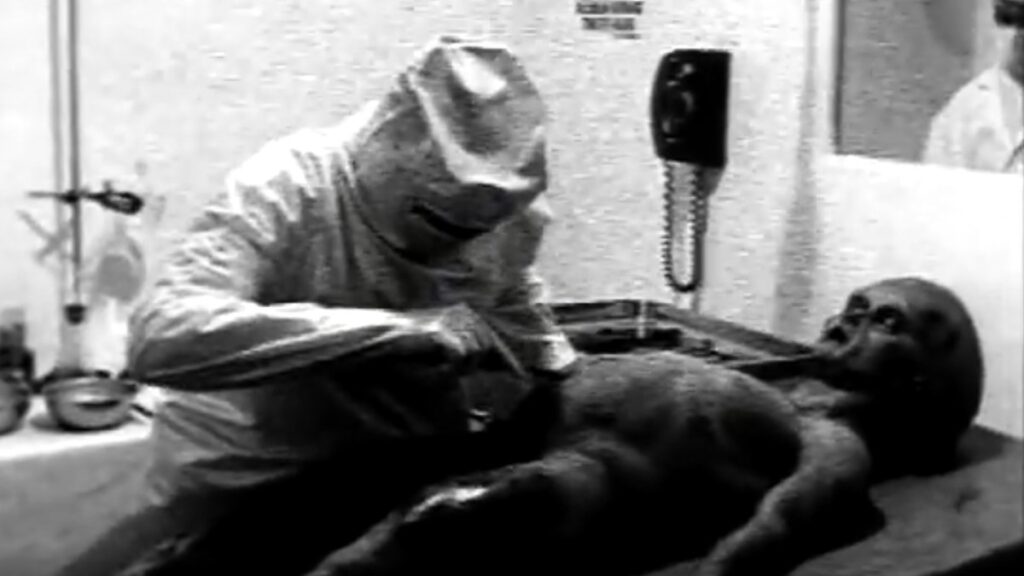 Magician fails to stop Louis Theroux using ‘alien autopsy’ film Magician fails to stop Louis Theroux using ‘alien autopsy’ film