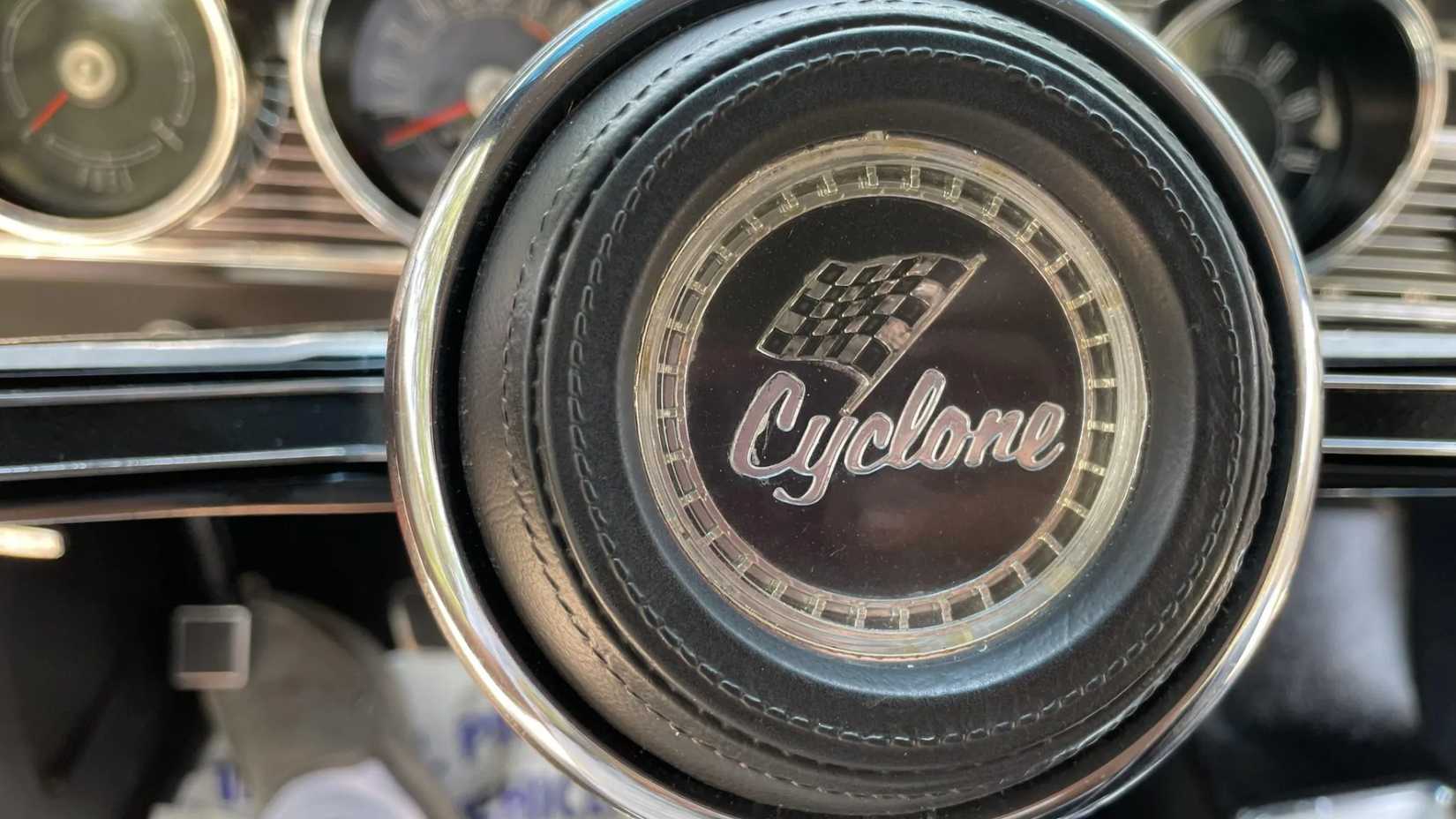 1967_mercury_comet_cyclone_gt_r-code_horn_button