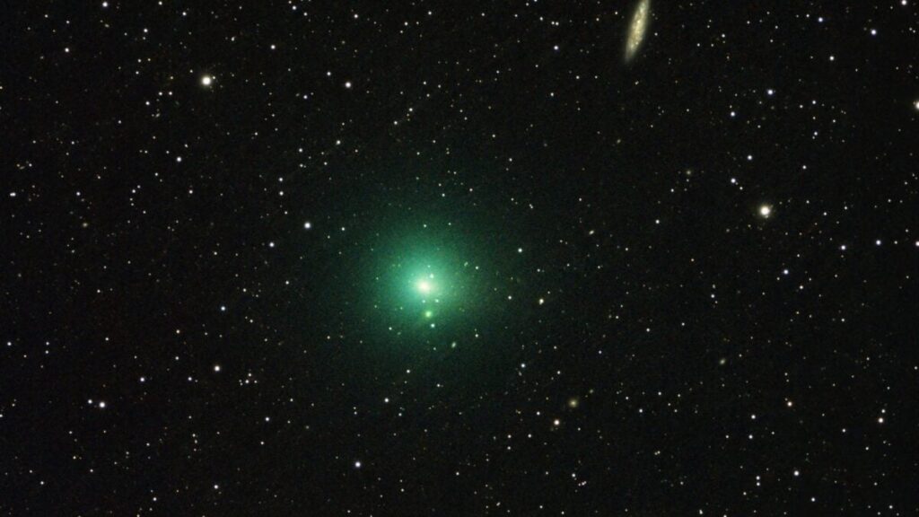 This Tiny Comet Pulled Off a First-of-Its-Kind Spin Flip