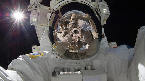 NASA sends smartphones to space