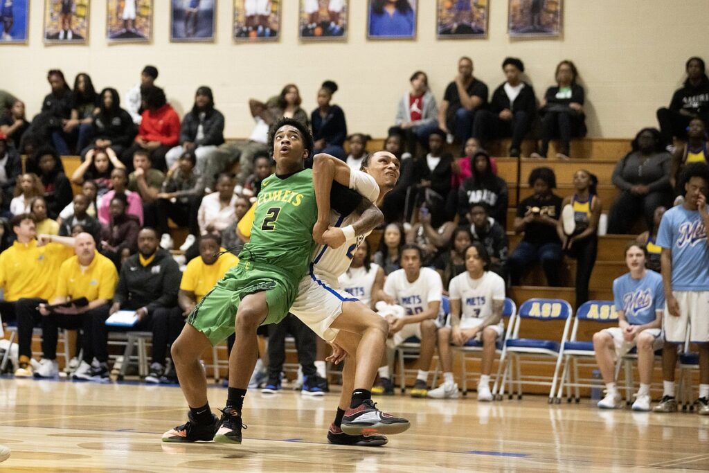 Late 15-0 run helps lift Comets