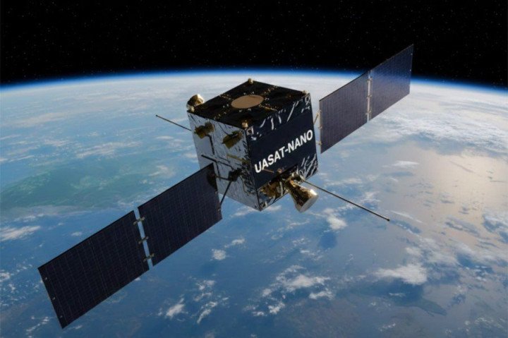 A render shows a STETMAN UASAT-NANO CubeSat prototype in orbit with deployed solar panels. (Source: STETMAN)