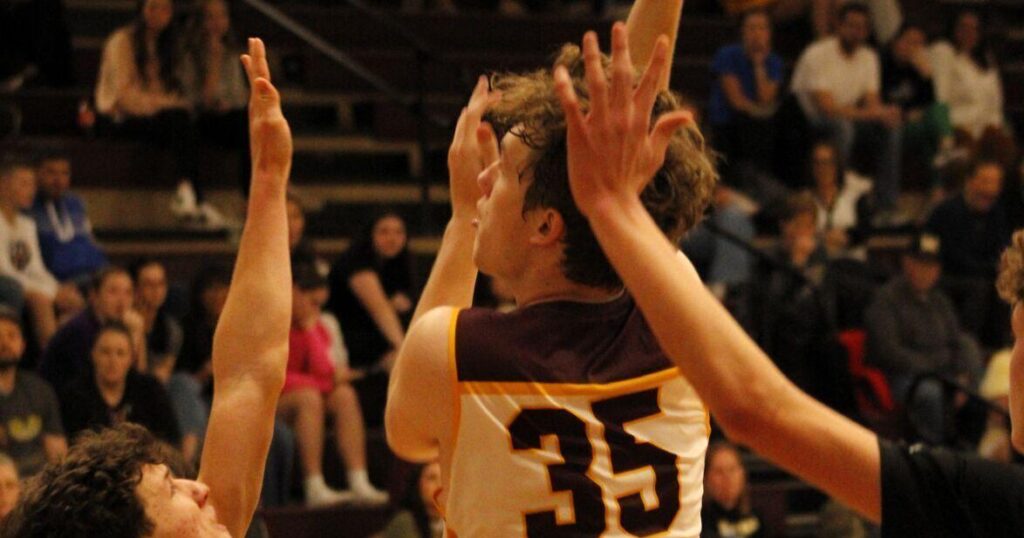 Comets make it 11 straight with 62-53 win over Murray | Paducah Sun Comets make it 11 straight with 62-53 win over Murray