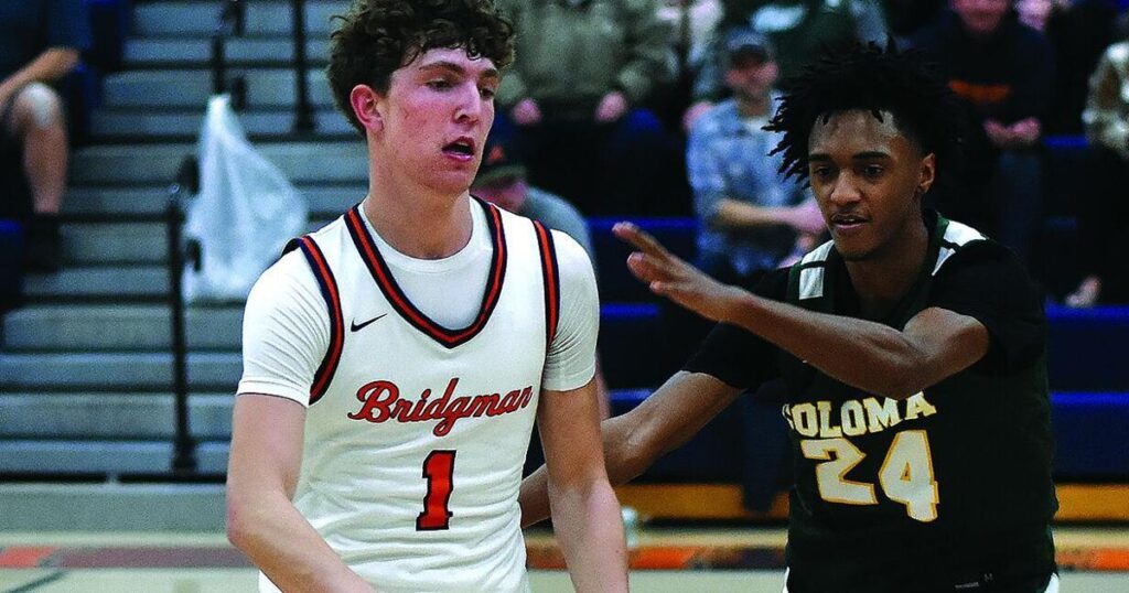 Stine eclipses 1,000 points in Bee victory over Comets