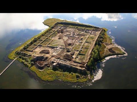 Por-Bazhyn - Discover this very remote fort, whose founders and purpose are unknown.