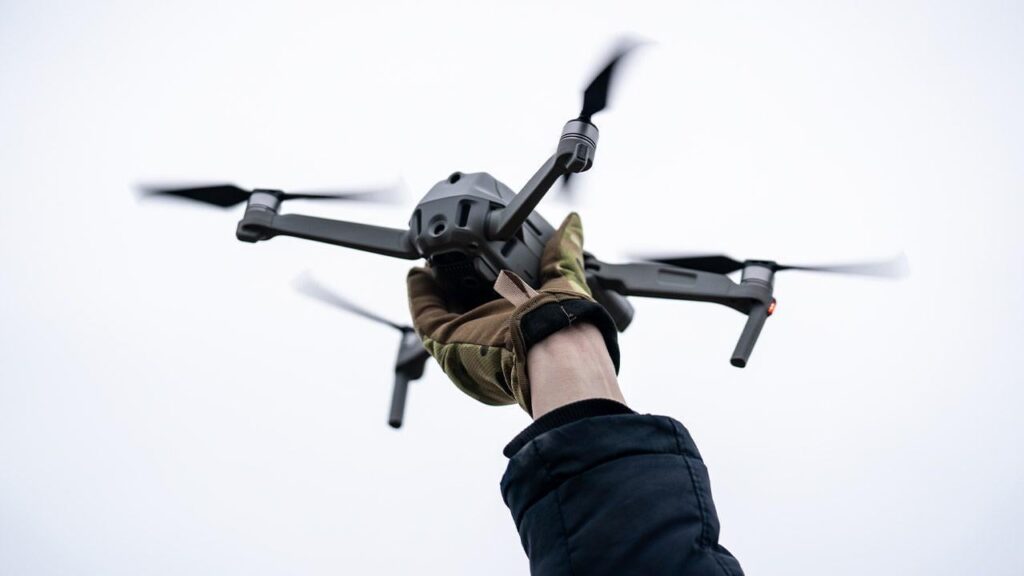 El Paso airport shutdown due to a balloon thought to be a cartel drone. IT was not aliens El Paso airport shutdown due to a balloon thought to be a cartel drone. IT was not aliens