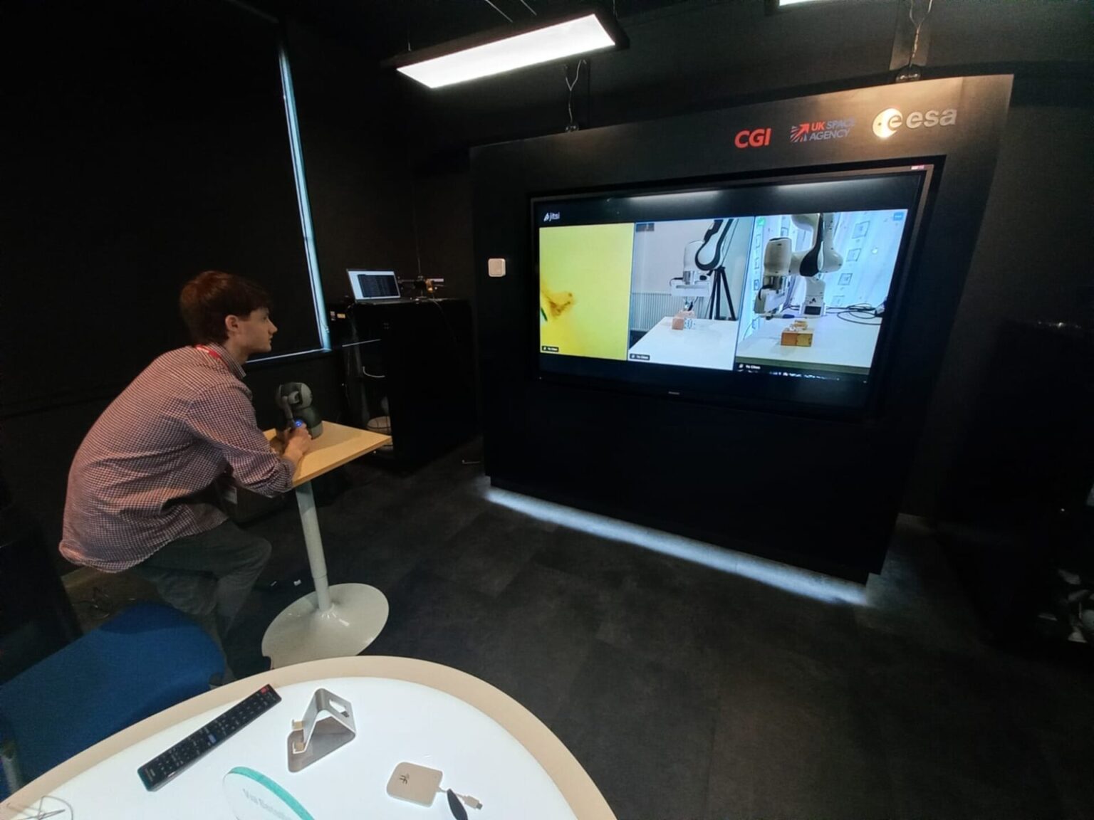 Satellites enable 650 km remote dental checkup in the UK Satellites enable 650 km remote dental checkup in the UK