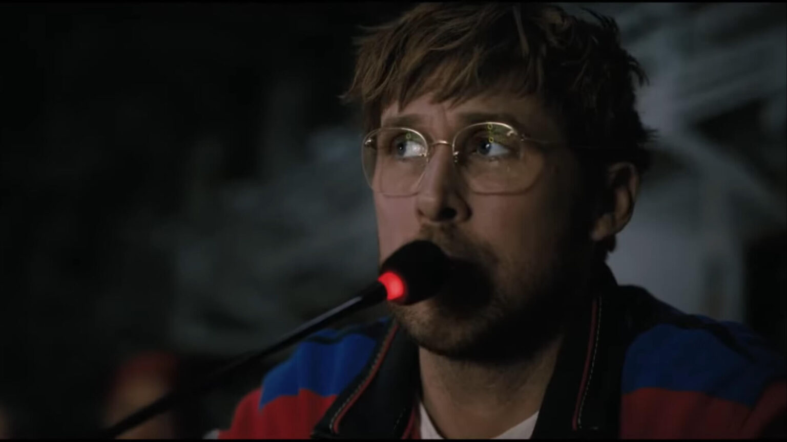 Ryan Gosling befriends an alien