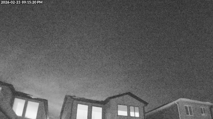 Lights above Calgary SE, fading in and out