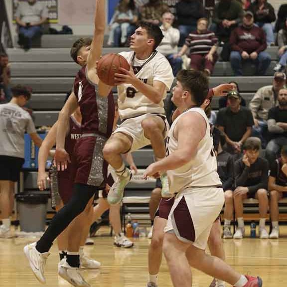 Hornets down Comets in regular season finale – Salyersville Independent