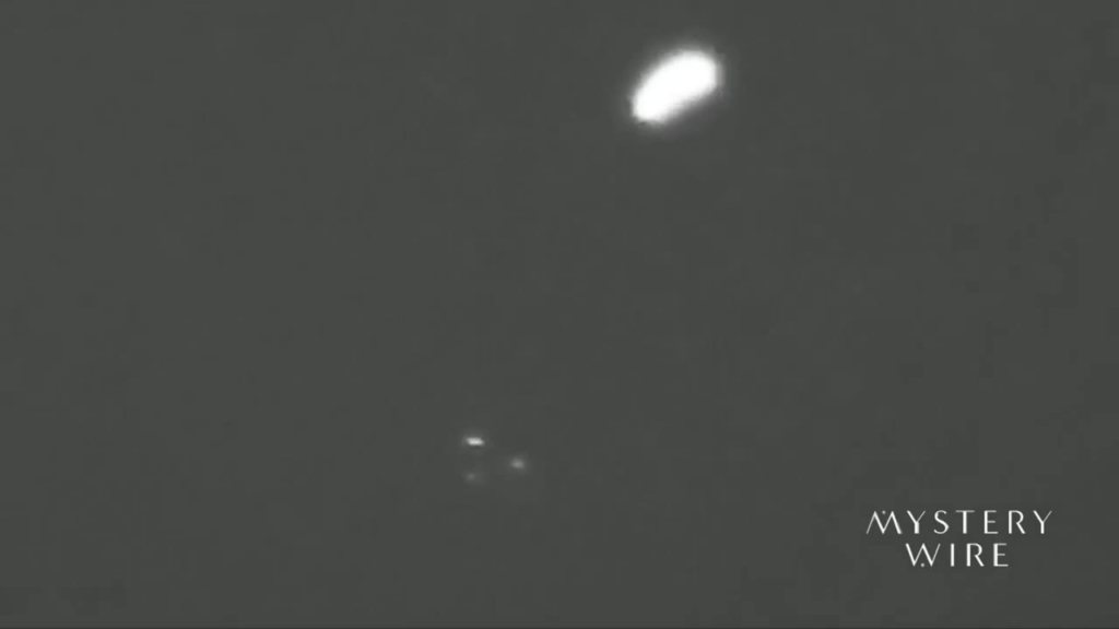 Summoning Group Share UFO Footage - “The Mothership Fleet” & 5 Green Lights - footage claims coordinated UFO activity during a group skywatch. - Multiple lights appear in formation, one brighter object overhead, others pulsing below. Supporters call it responsive movement..