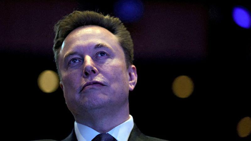 Musk clips his Mars settlement ambition, aims for the moon instead
