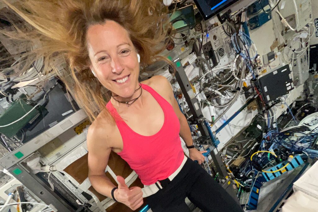 Astronauts hit the gym 260 miles above Earth Astronauts hit the gym 260 miles above Earth