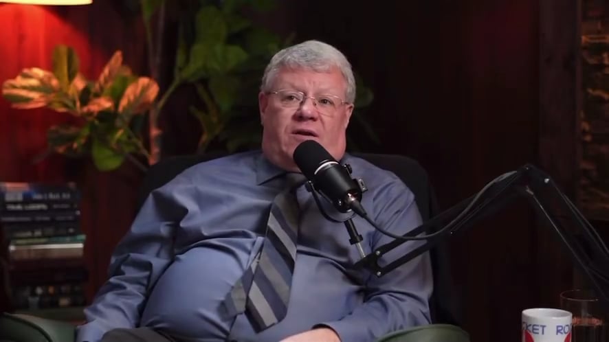 “A shuttle pilot saw snake-like things in space.” This NASA physicist just revealed that NASA is covering up proof of astronaut encounters with UFOs in space. Gemini 11 mission transcripts confirm a UFO flew over the astronauts and messed with their equipment.