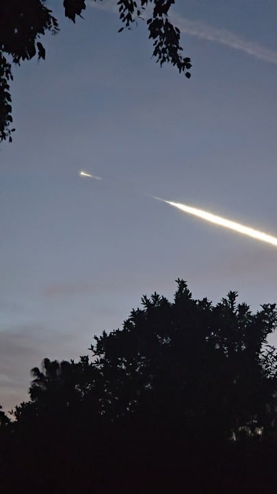 Serious: Strange white object during SpaceX launch over Fillmore, CA (Action at 1:43)