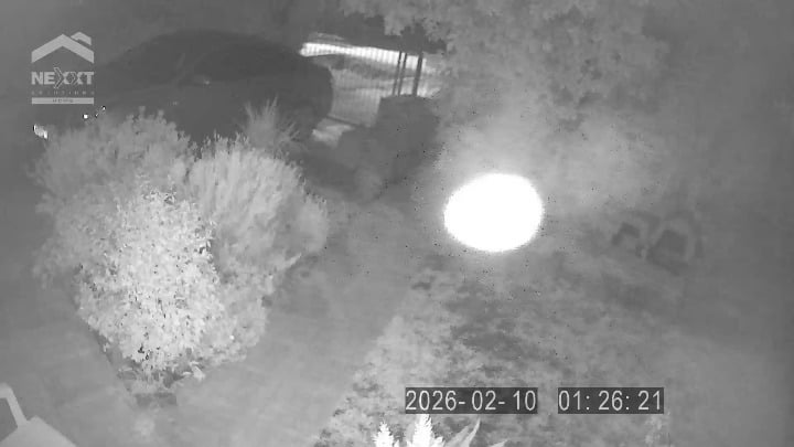 Solid orb in Uruguay. Triggers PIR sensor & causes 5s audio blackout. High speed zigzag. Nexxt Cam. ​Sensor: The object triggered a physical wall PIR sensor light, not just camera software