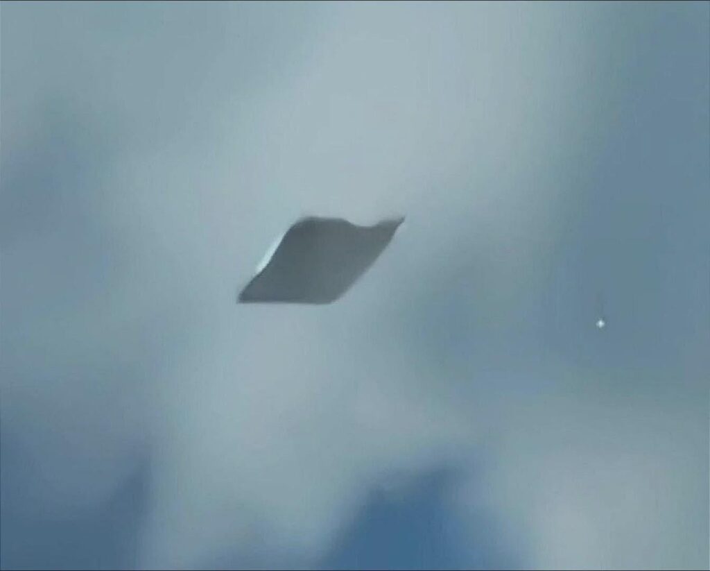 Colombian pilot flying at 12,500ft captured ‘best UFO footage ever’ and had its authenticity confirmed