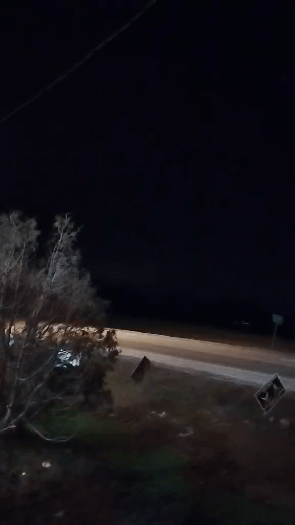 Second video of the lights in the sky between Louisville Kentucky and Taylorsville Kentucky (check first and last 10 seconds)