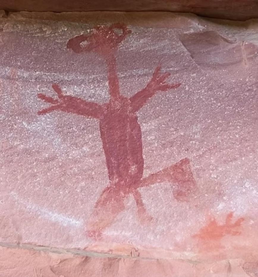 Petroglyph of three fingers being from Serra das Paridas in Brazil