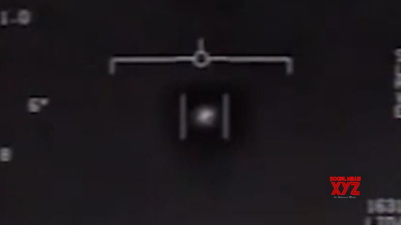 Pilot who saw alleged UFO in 2004 reacts to Trump order to release docs related to aliens (Video)