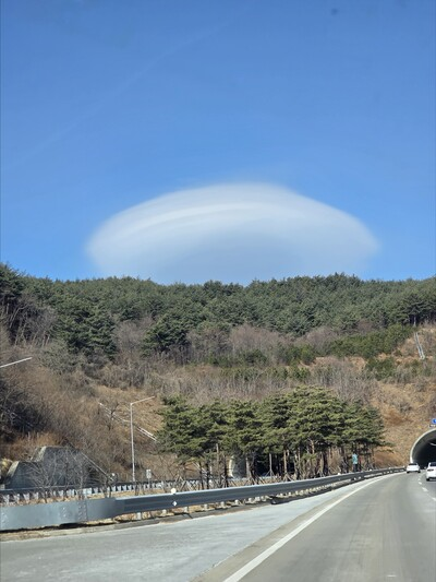 Lens clouds seen in Gangwon-do [Authorized by Yonhap News]
