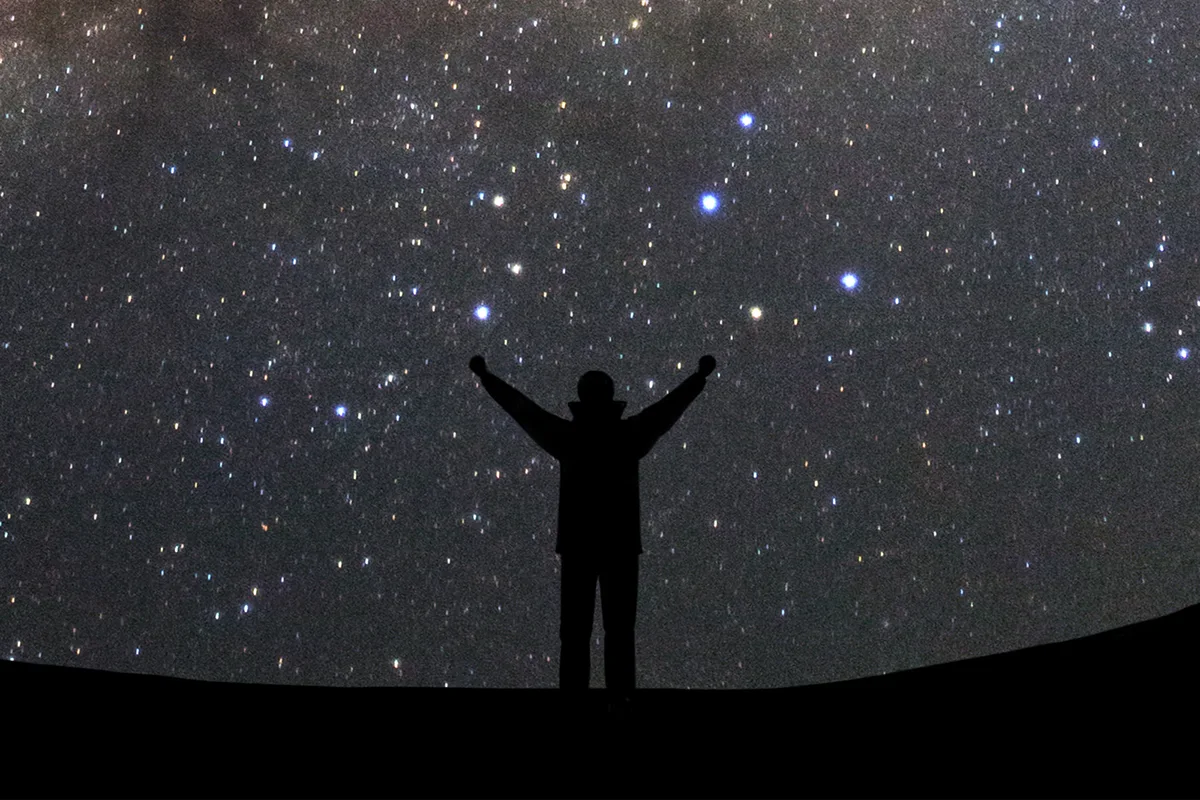 Stargazing planet alignment. Credit: sripfoto / Getty Images