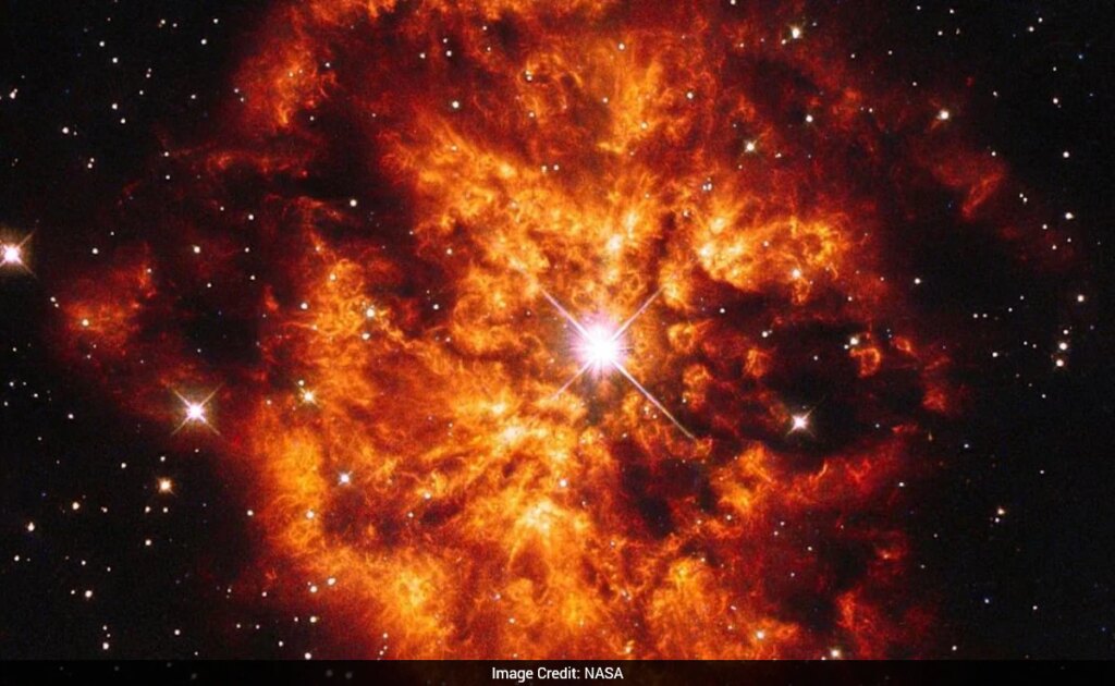 NASA's Hubble Space Telescope Captures Rare Cosmic Couple