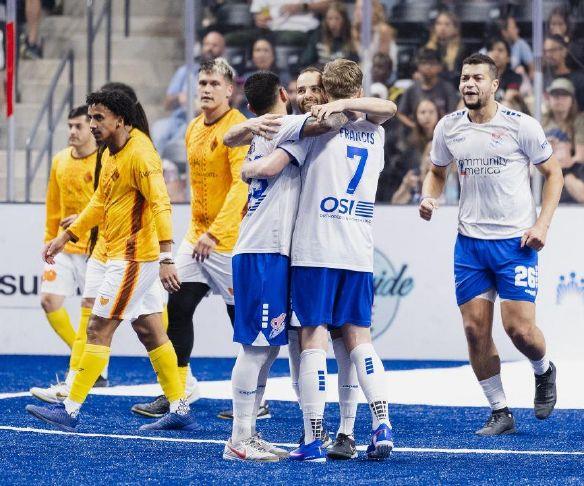 Comets bounce back, clinch playoff spot with road win over San Diego