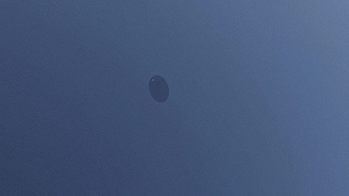 Gideon spotted said the 'flying saucer' disappeared with a 'pop'