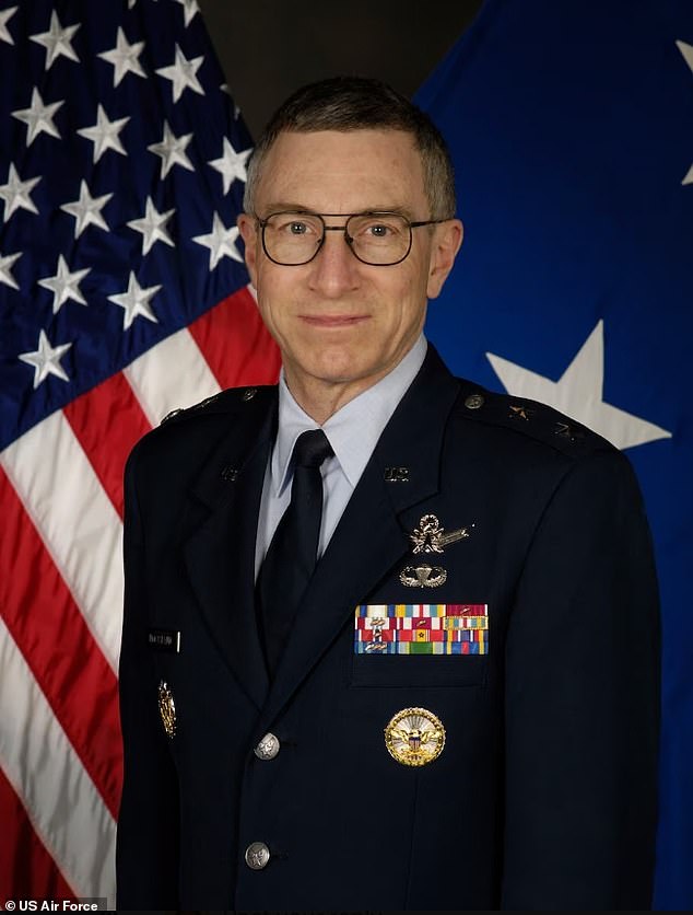 A veteran of Kirtland Air Force Base in New Mexico, McCasland previously led both the Phillips Research Site and the Air Force Research Laboratory at Wright-Patterson in Ohio