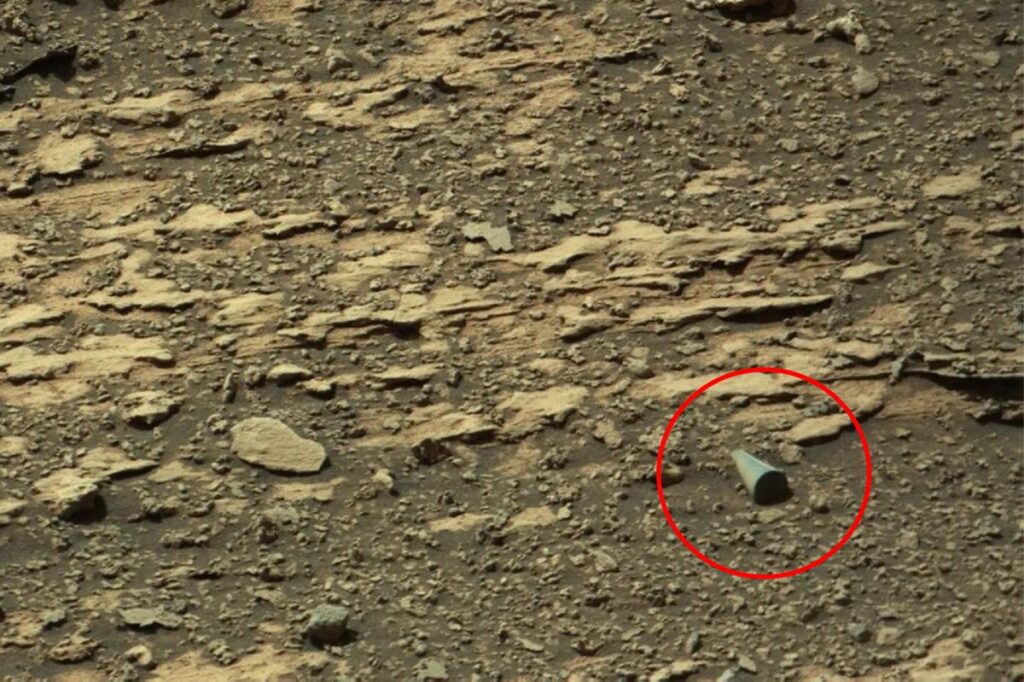 ‘Shiny’ geometric object spotted on Mars sparks call for NASA probe 'Shiny' geometric object spotted on Mars sparks call for NASA probe