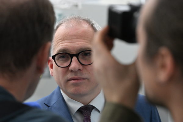 Minister president sees space sector opportunities for Flemish industry during Rome visit Minister president sees space sector opportunities for Flemish industry during Rome visit