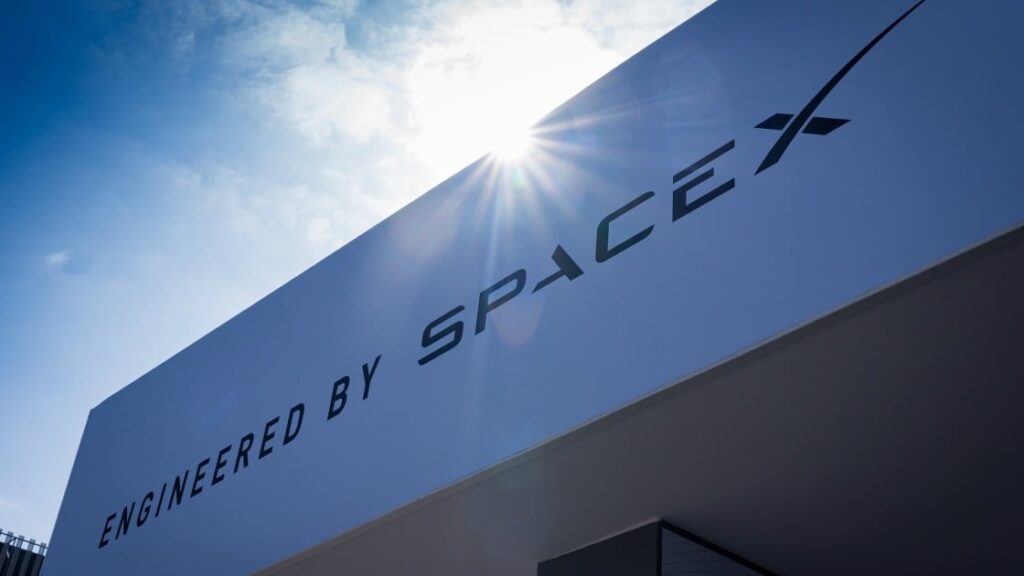 Amazon Urges FCC to Deny SpaceX Plan to Launch 1 Million Satellites