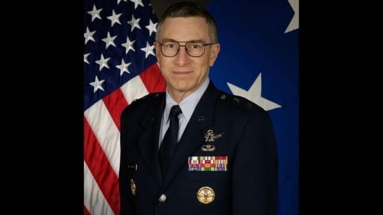 Where is William McCasland? Expert reveals why UFO-linked ex-general’s disappearance is ‘grave national security crisis’ Cricket in L1