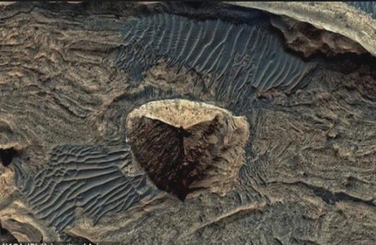 A triangular pyramid on Mars the size of Cheops: NASA images from the Valles Marineris valley have taken social media by storm A triangular pyramid on Mars the size of Cheops: NASA images from the Valles Marineris valley have taken social media by storm