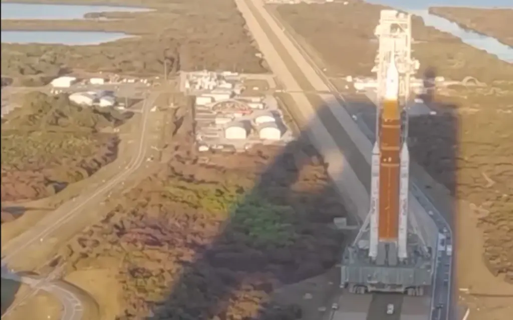 NASA shows how they casually taxi a rocket to their station and it’s nothing short of incredible to watch NASA shows how they casually taxi a rocket to their station and it's nothing short of incredible to watch