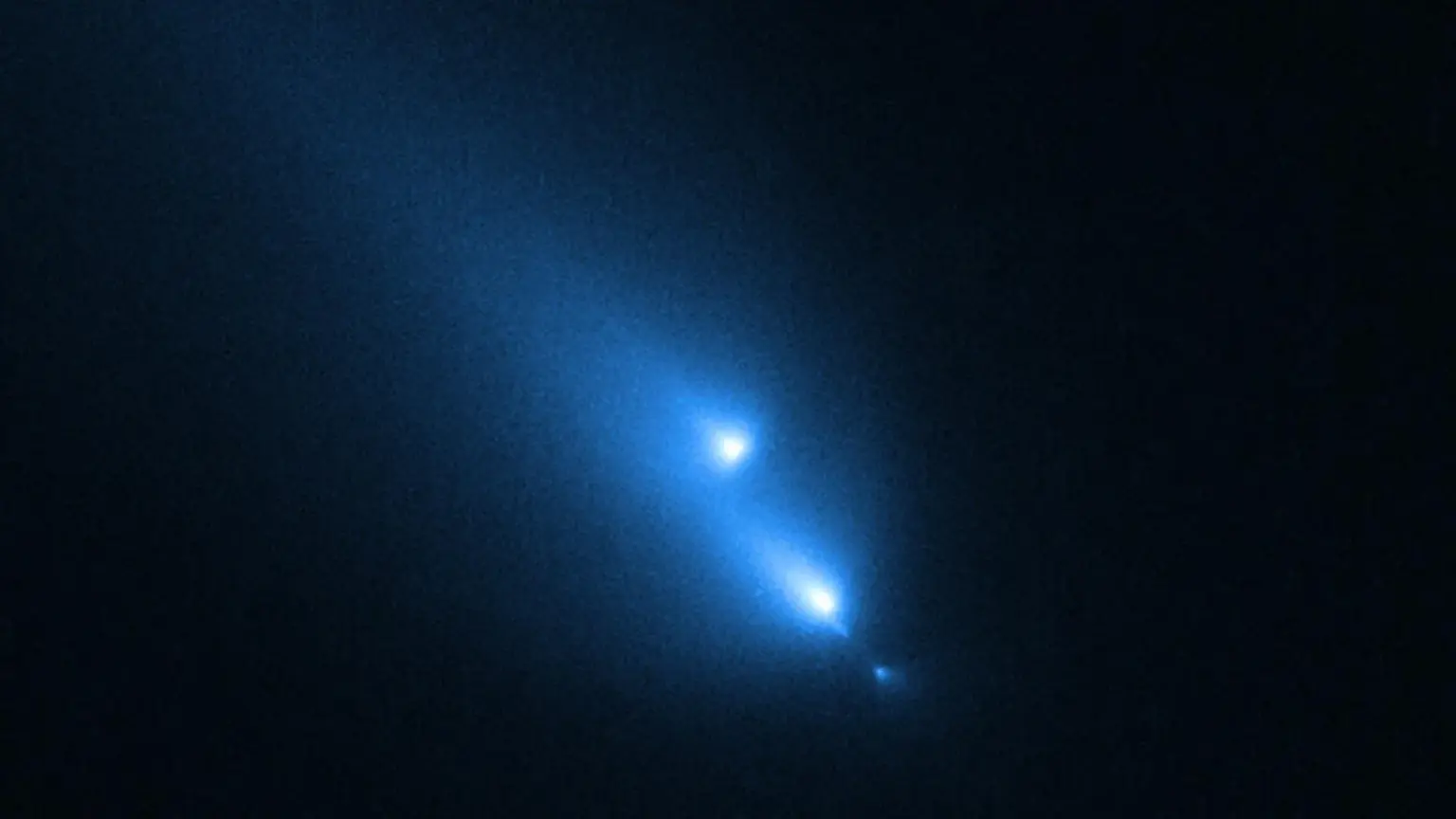 NASA’s Hubble accidentally caught a comet breaking apart in real time NASA’s Hubble accidentally caught a comet breaking apart in real time