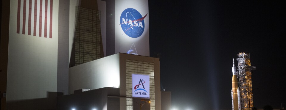 NASA to Spend $20 Billion on Moon Base, Create Mars Craft (2)