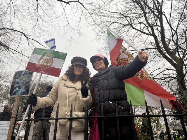 Parisa Ashkboos (left) and her mother Zari holding Iranian flags