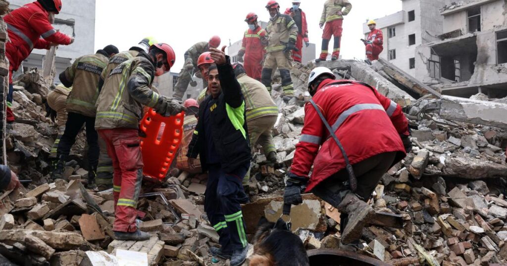 US orders 2,500 marines and assault ship to Middle East