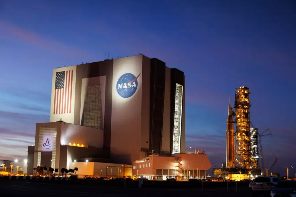 NASA pushes Moon landing as startups prepare to ride along