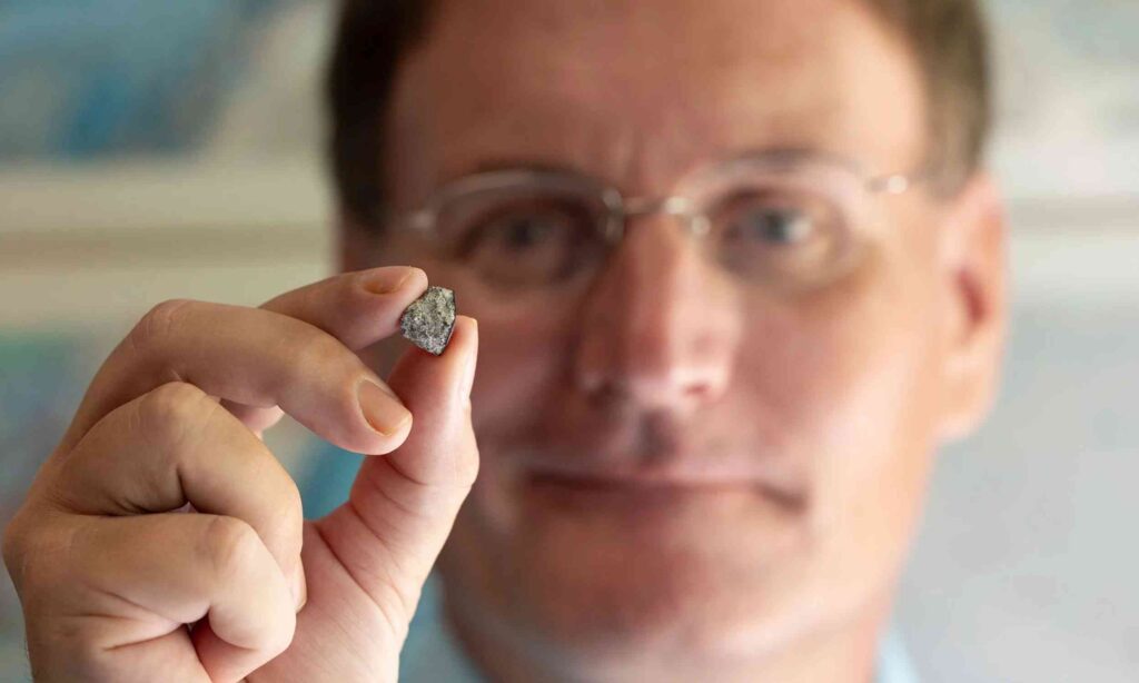 4.5 billion-year-old meteorite crashes into a man’s house 4.5 billion-year-old meteorite crashes into a man's house