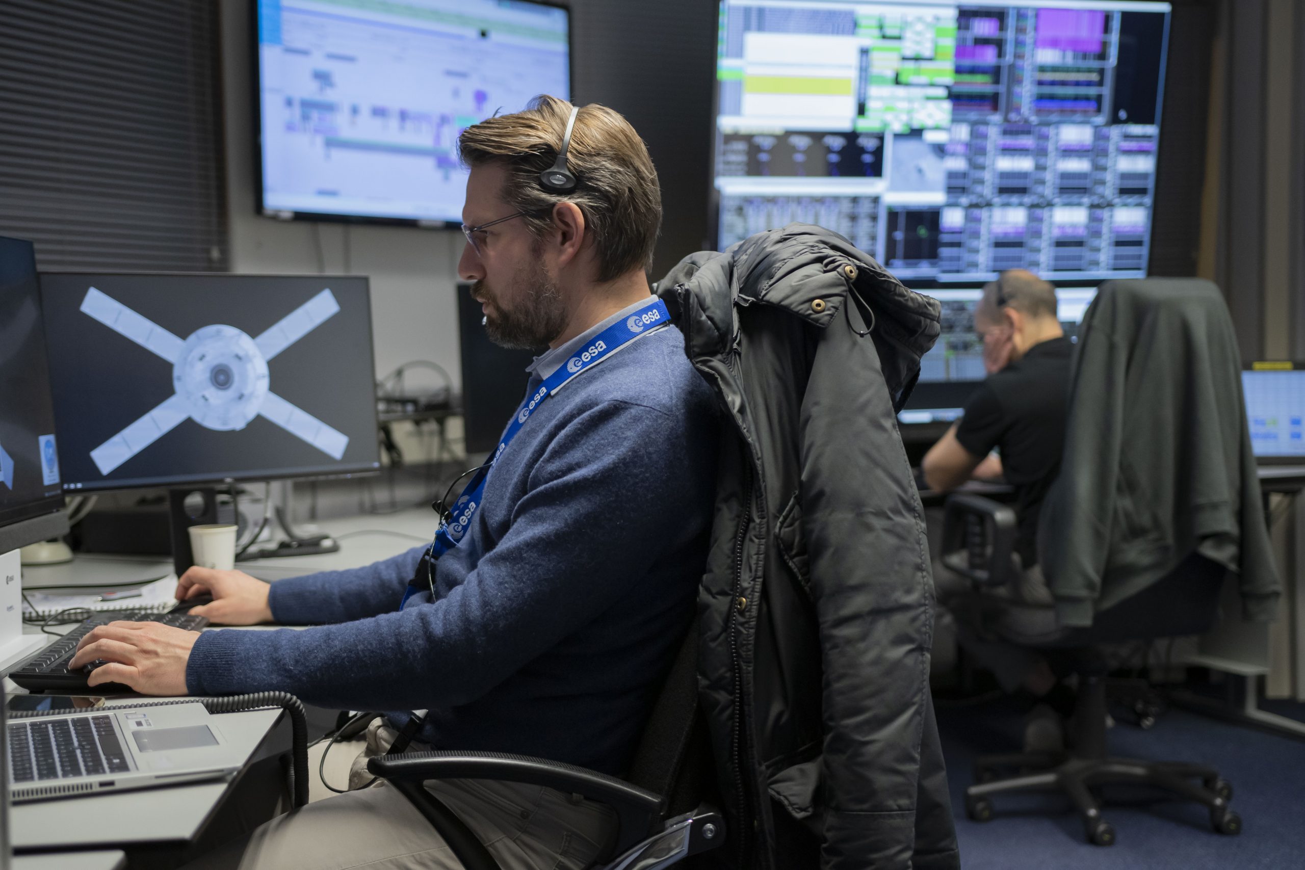 Emmanuel on console during Artemis I. Credits: ESA–A. Conigli