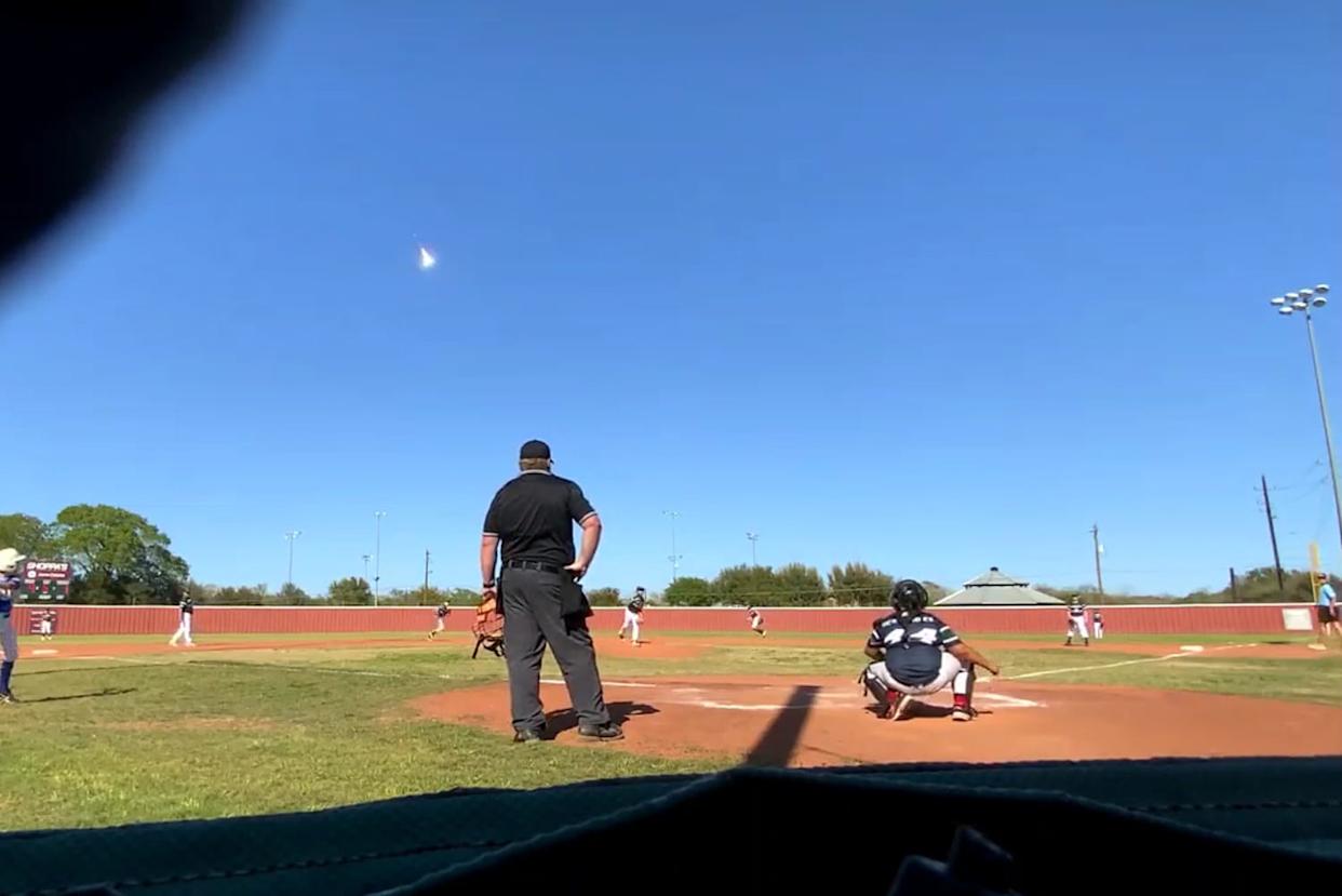 A meteor flies through the sky during a baseball game (Lucero Marquez de Rivera)
