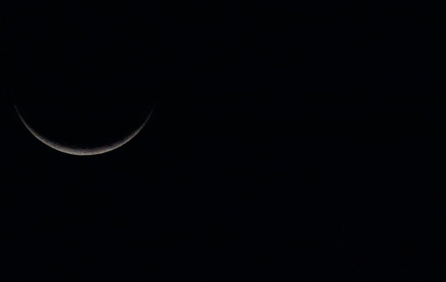 Waxing crescent Moon just before sunrise (single exposure, 250mm)