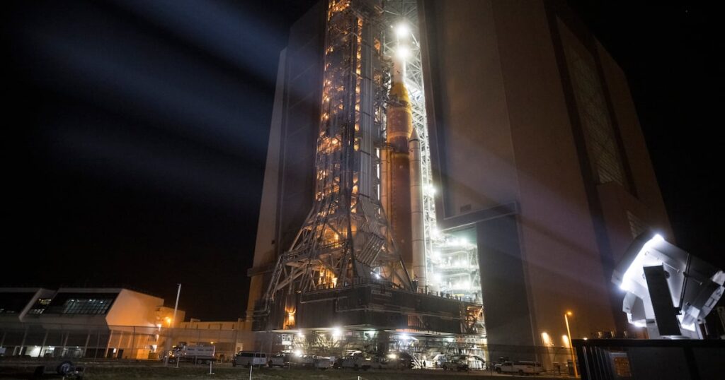 Best photos of March 20: Nasa rocket in Florida to strawberry picking in Tunisia Best photos of March 20: Nasa rocket in Florida to strawberry picking in Tunisia